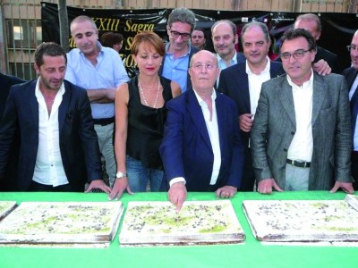 Il taglio della torta del sindaco Firrarello