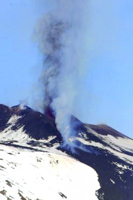 L'Etna in eruzione (foto di Angela Platania)