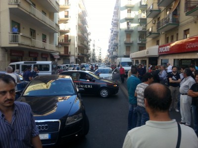 Via Oliveto Scammacca chiusa al traffico da vigili e carabinieri