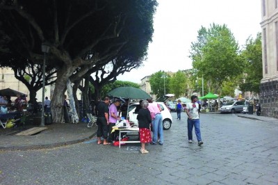 mercatino delle pulci di piazza Dante