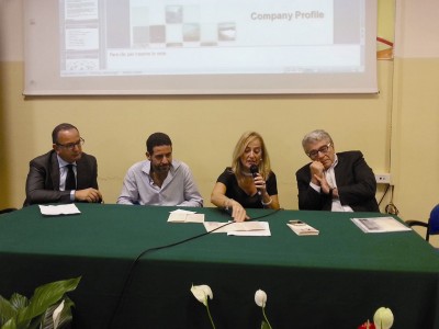 Convegno all'Ist. Archimede, al centro la preside Fortunata Vetri e l'imprenditore Salvo Raffa